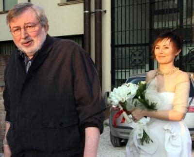 Raffaella Zuccari sposa Guccini: il video del matrimonio .